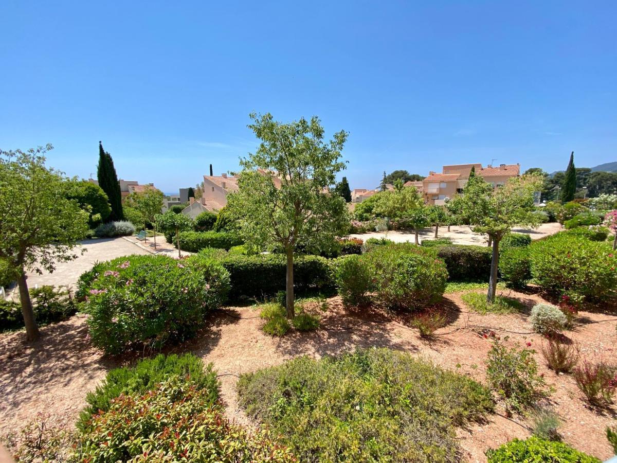 Superbe Appartement Avec Grande Terrasse Carqueiranne Esterno foto